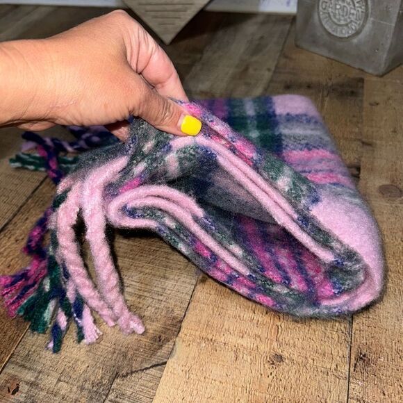 Victoria’s Secret Scarf New Pink and Green Plaid Cozy Warm Fuzzy Scarve NWT - Picture 7 of 7